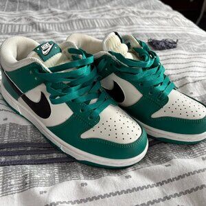Nike Low Dunk - Green/Black - Size 6.5